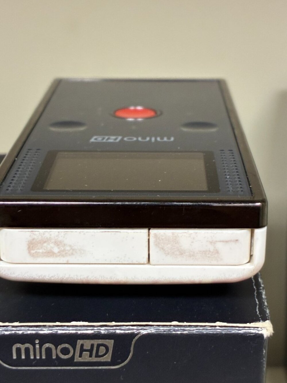 Pure Digital Flip MinoHD F460W Pocket Camcorder White Floral - Picture 8 of 13
